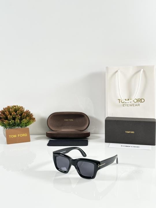 Tom Ford 184 black