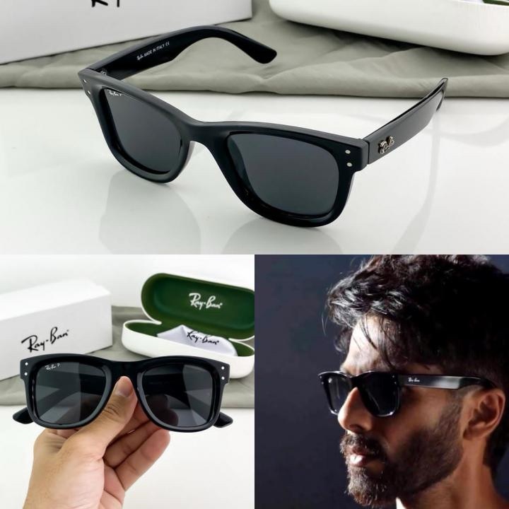 a  RAYBAN BLACK REVERSE
